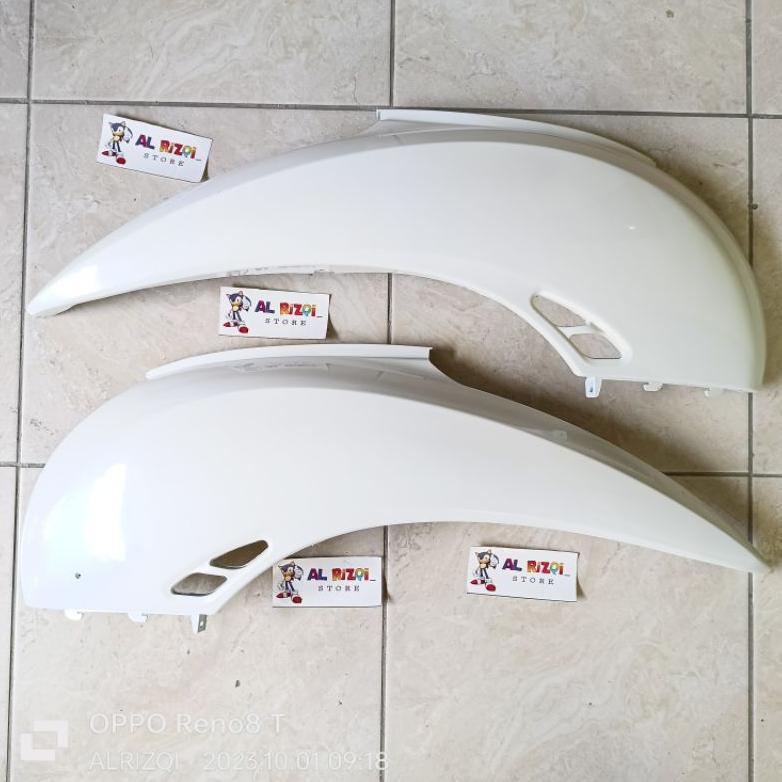 Gratis Ongkir Merek Win/Vr Cover Body Belakang Scoopy Old Karbu Putih Harga Sepasang