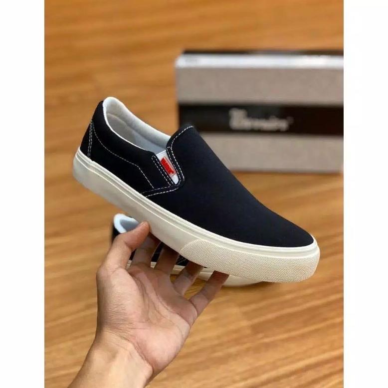 Sepatu Warrior Arthur slip on black white Original 100% - warior - slip on pria slip on wanita Sepat