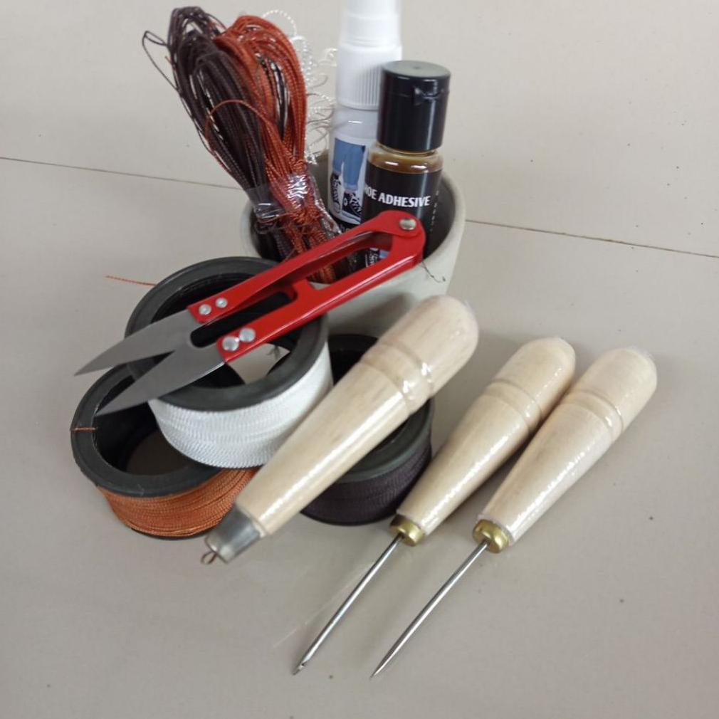 MAHARACATALOG PAKET JARUM SOL PERALATAN SOL SEPATU DAN SANDAL. 3 BENANG 1 JARUM 1SUSRUK DAN 1 LEM UG