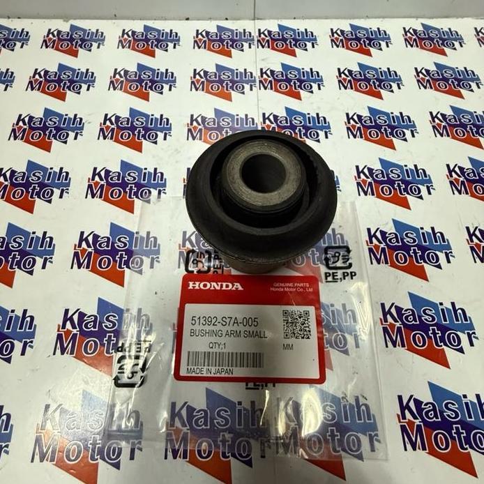BUSHING ARM KECIL BUSHING LOWER ARM SAYAP DEPAN BESAR STREAM 2002-2006 JAPAN
