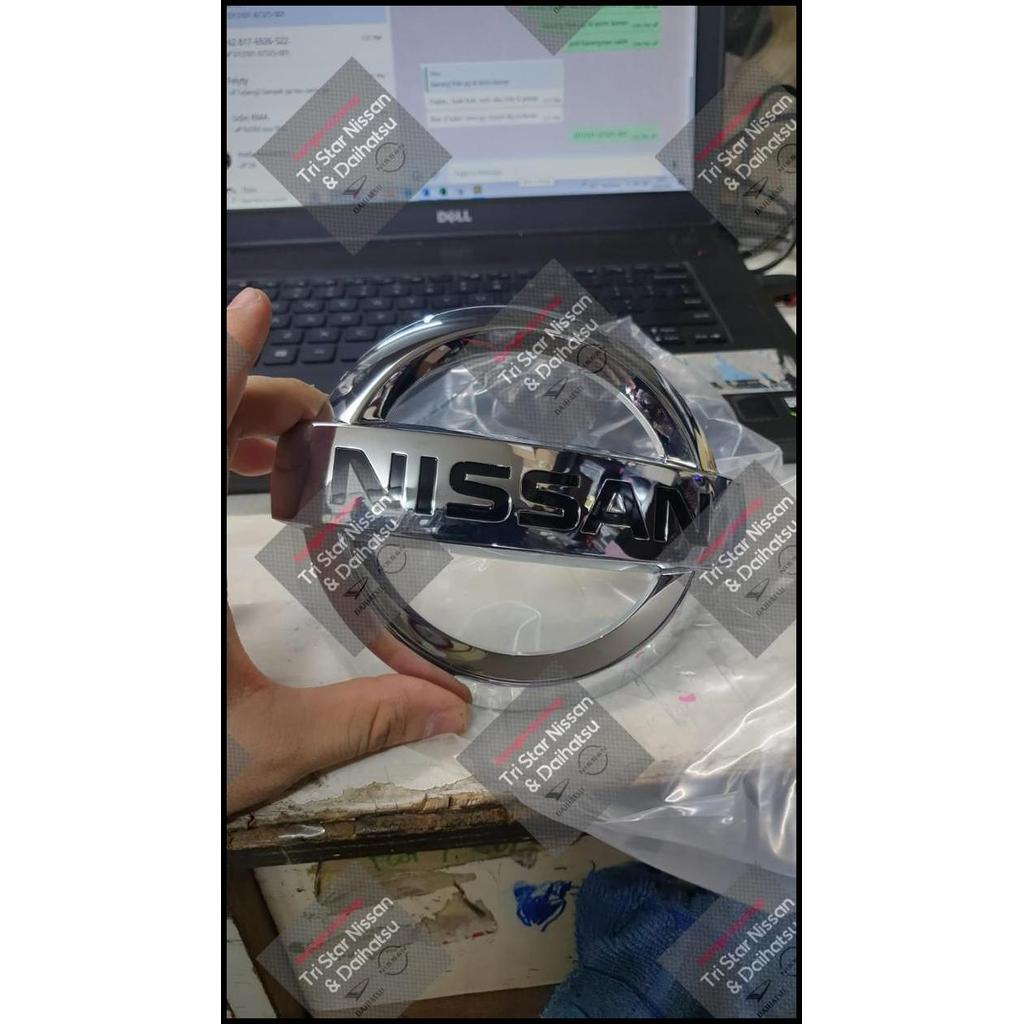 HOT DEAL ORIGINAL NISSAN EMBLEM LOGO DEPAN NISSAN SERENA C26 2012-2018 !