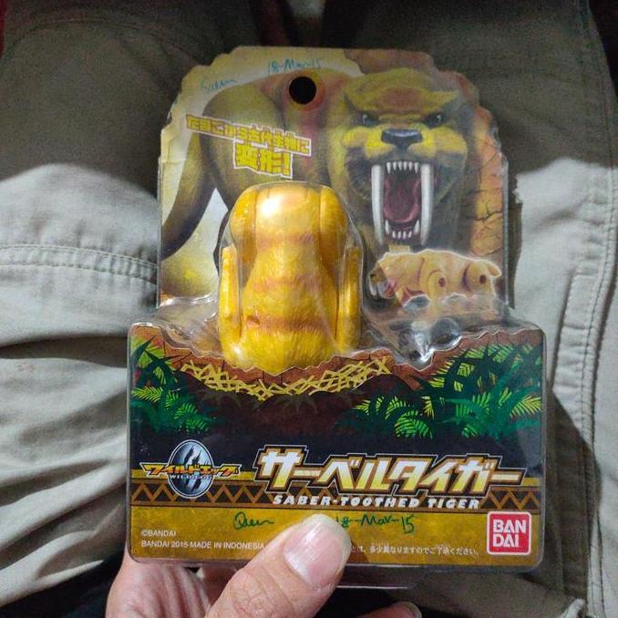 wild egg saber toothed tiger bandai