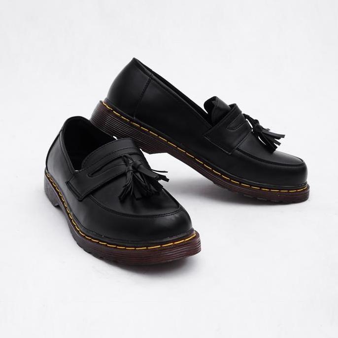 Otaco Sepatu Loafers Formal Casual Pria Wanita Hitam Shoes Flat Kerja