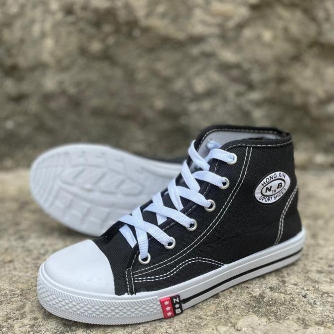 SEPATU SEKOLAH COWOK CEWEK HITAM PUTIH SEPATU SEKOLAH NB SD SMP SMA