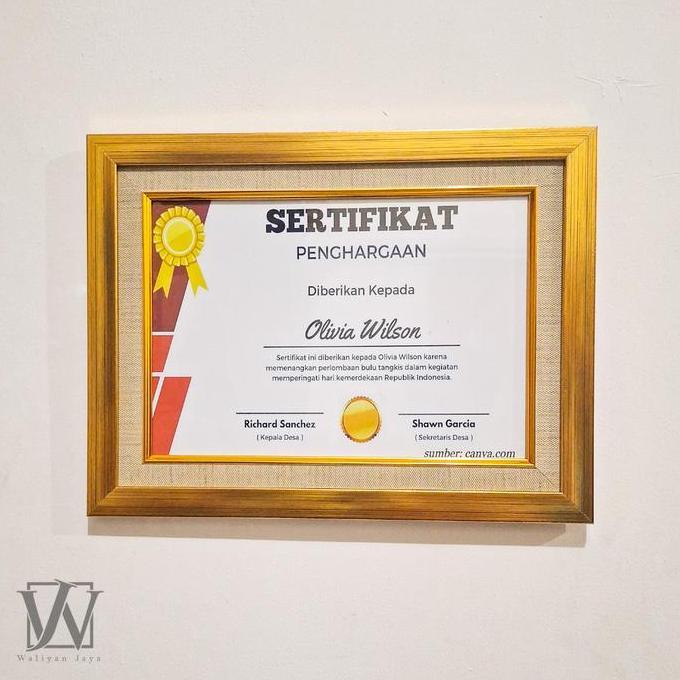 Bingkai  Gold A4  Dengan Sentuhan  Linen