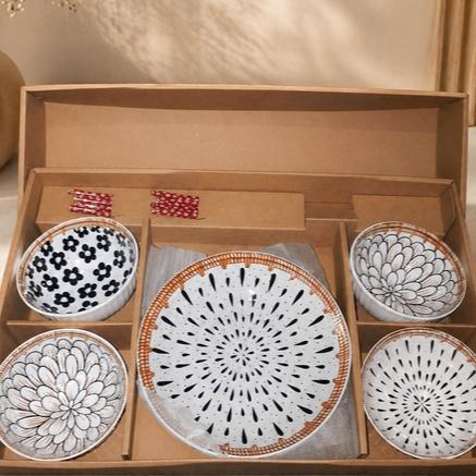 Mangkok Dan Piring Set Kado Hadiah Bingkisan / Mangkok Sumpit Piring Keramik Sendok