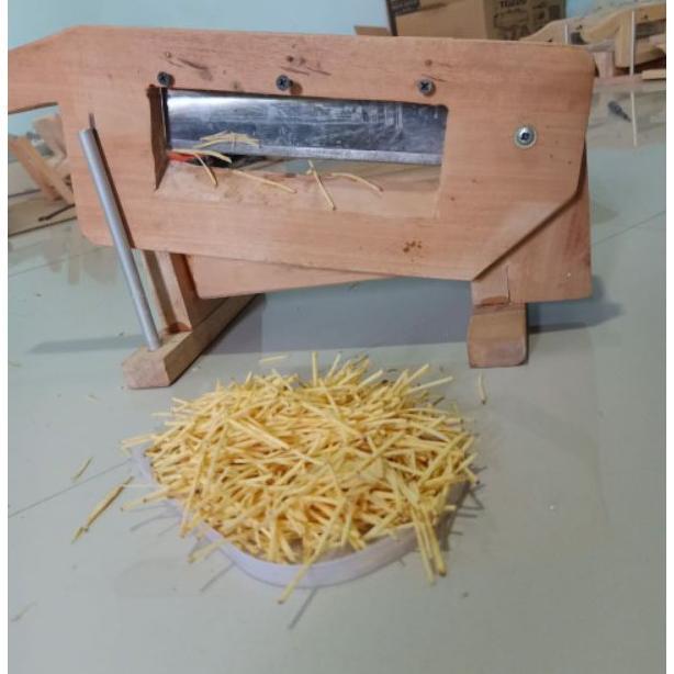 Kayuu Jatii.   Pemotong Kerupuk/Keripik, Singkong, Kentang, Ketela,Dll Pengiris Serbaguna (Engkolan)