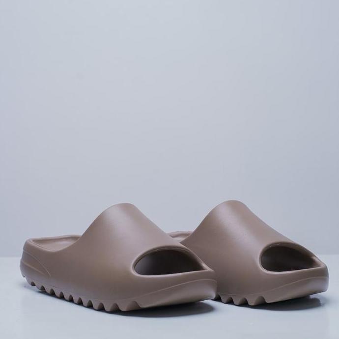 Yeezy Slide Desert Sand Coffee