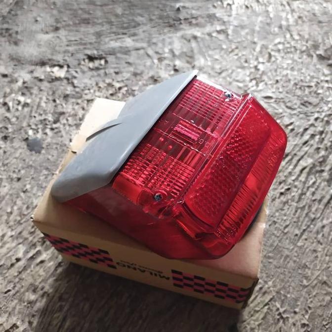 STOPLAMP LAMPU BELAKANG VESPA SUPER SPRINT IMPOR KARET SIEM UNTUK MOTOR VESPA SUPER SPRINT TERBAIK