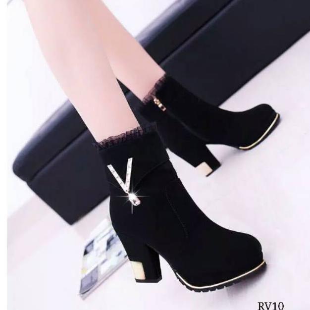 Paket Hemat Sepatu Wanita Heels Boots Rv10 Suede 9Cm 2026