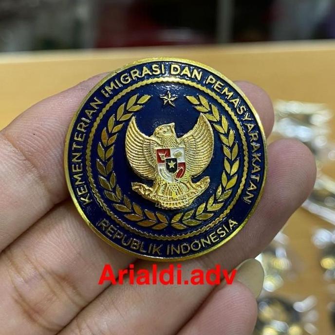 pin IMIPAS logo terbaru kuningan sepuh emas magnet pin Imipas magnet
