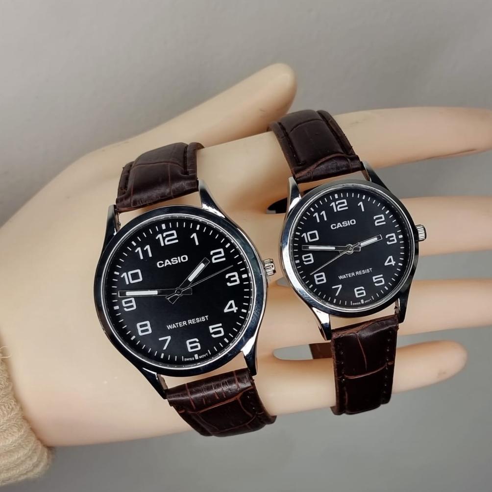 GARANSI BISA COD Jam Tangan Couple / Jam Pasangan Casio V001L Kulit Free Box & Baterai Water Resist