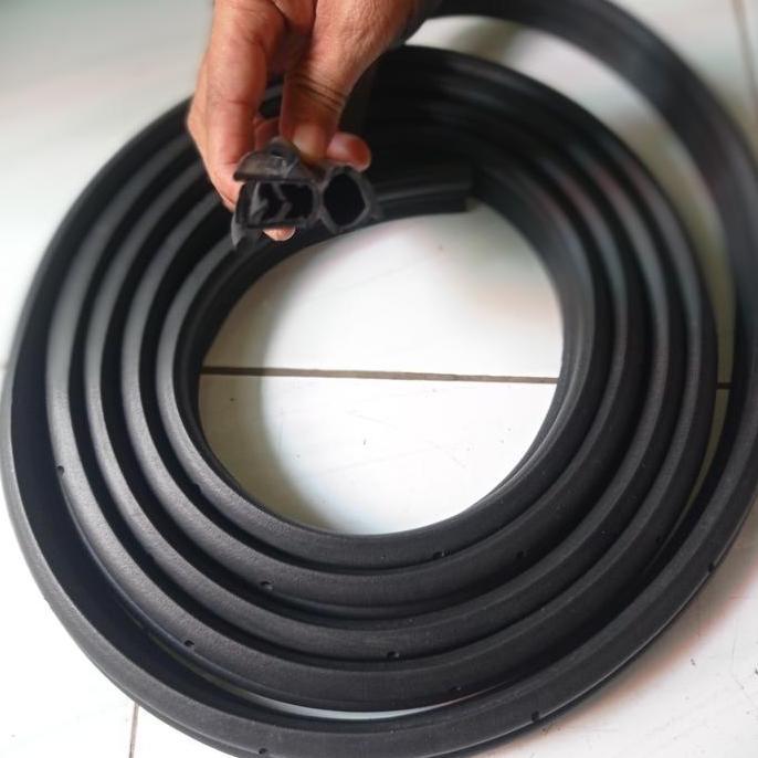 KARET PEREDAM PINTU BAGASI BELAKANG MOBIL RUSH TERIOS ORIGINAL