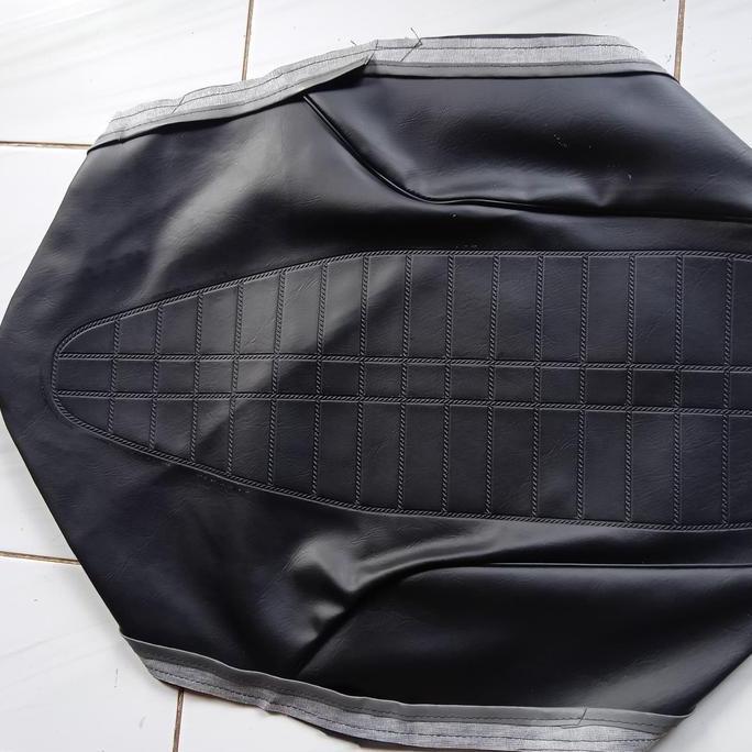 sarung kulit / cover jok motor C 70