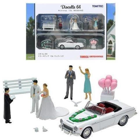 321286  - TOMICA DIOCOLLE 13A 1/64 WEDDING DATSUN 1600 SPORTS #CARSNAP A2158