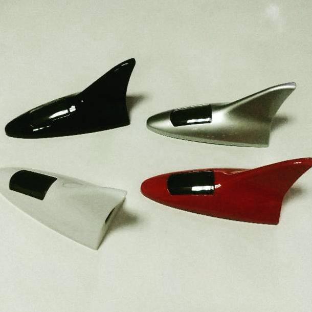 Antena mobil model sirip hiu shark fin tenaga surya matahari solar cell lampu LED D01 HITAM PUTIH SI