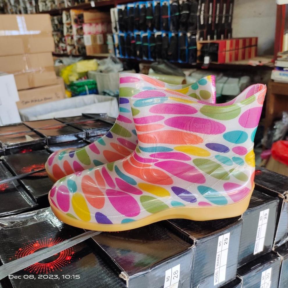 TERBARU Sepatu Boots merk HUNTER untuk Wanita bahan Karet Anti Air Anti Slip dan Ringan cocok di seg