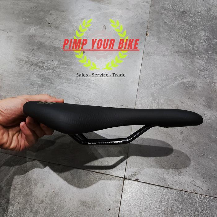 Saddle Dominate Black 142Mm By Ddk Black Dark Green Original Dan Terpercaya
