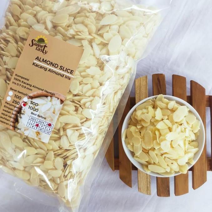 Kacang Almond Iris Almond Slice