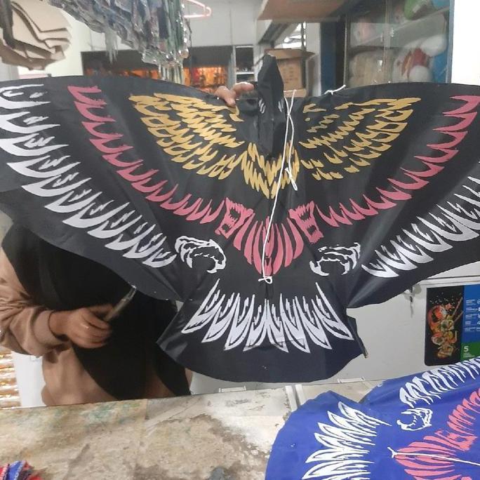 Layangan hias burung garuda