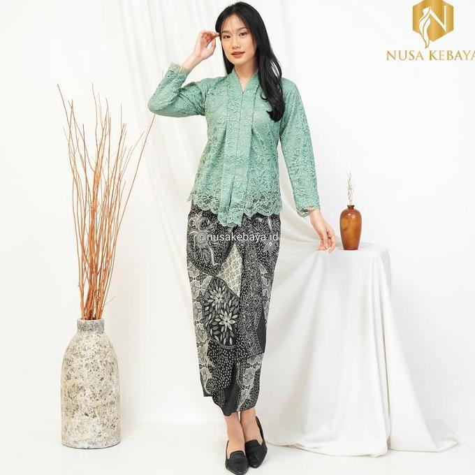 NUSA KEBAYA Setelan Kebaya Widuri Model Kartini Bahan Brokat Rok Lilit Batik Kebaya Floy Brokat  Ele