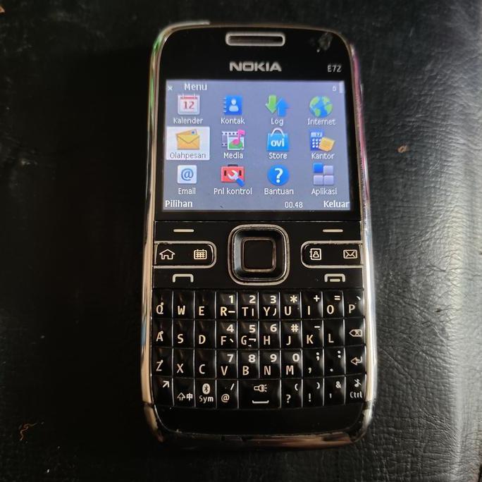 NOKIA BEKAS E72 HP HANDPHONE GRH27