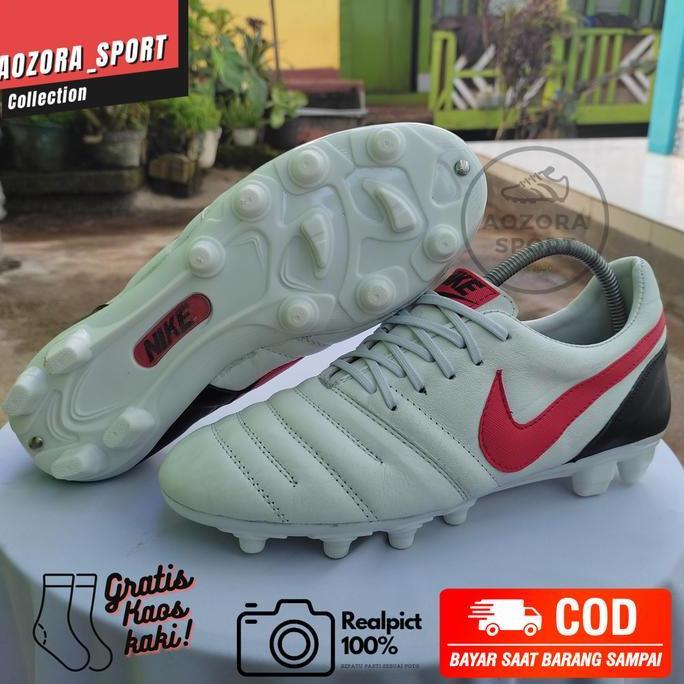sepatu bola nike tiempo bahan kulit