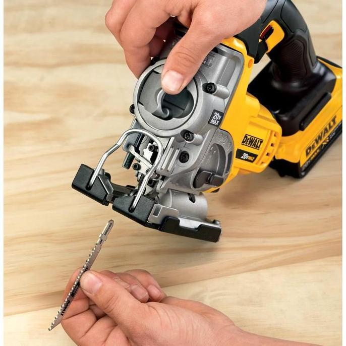 Dewalt Cordless Jigsaw / Pemotong Kayu Baterai 18V DCS331N (Unit Only)