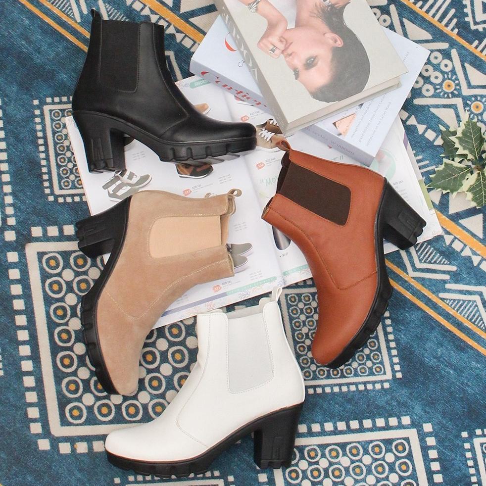 Exclusive Hertz - Sepatu Boots Wanita V 3371 Heels Wanita Trendi Berkualitas Warna Hitam