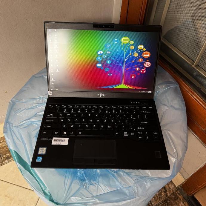 HANYA 7 ONS  FUJITSU U939 LAPTOP CORE i7 GEN 8 TERTIPIS DI DUNIA 