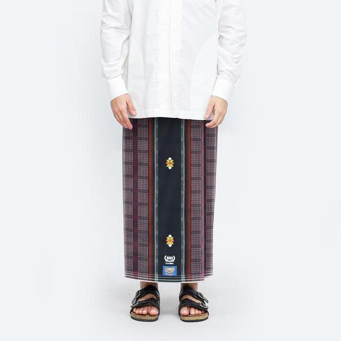 Sarung Bhs Classic Gold Motif C45 Ssb Hitam Merah 01