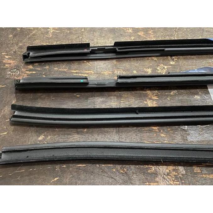 PELIPIT KARET KACA LUAR WEATHER STRIP JAZZ GD3 2004-2007 SET LENGKAP ORIGINAL DAN TERPERCAYA