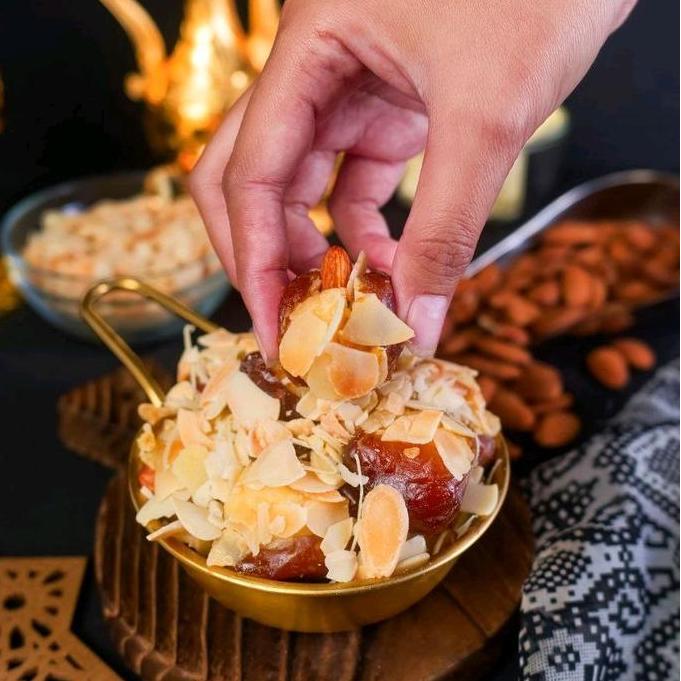 Golden Thamra Kurma Premium Golden Thamra Kurma Almond Keju Madu Enak Mewah Hadiah Istimewa Dengan R