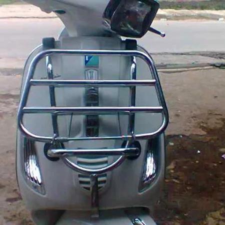 Front Rack/Frontrack Rak Depan Vespa Lx Dan S125/150.Aksesoris Vespa Original Dan Terpercaya