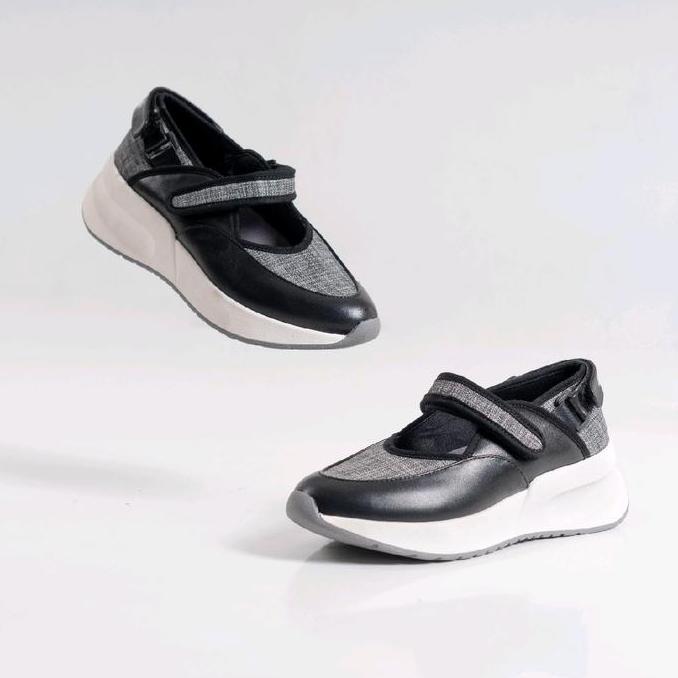 Zunika Yasmin Black Sepatu Sneakers Slip On Wanita Canvas Shoes