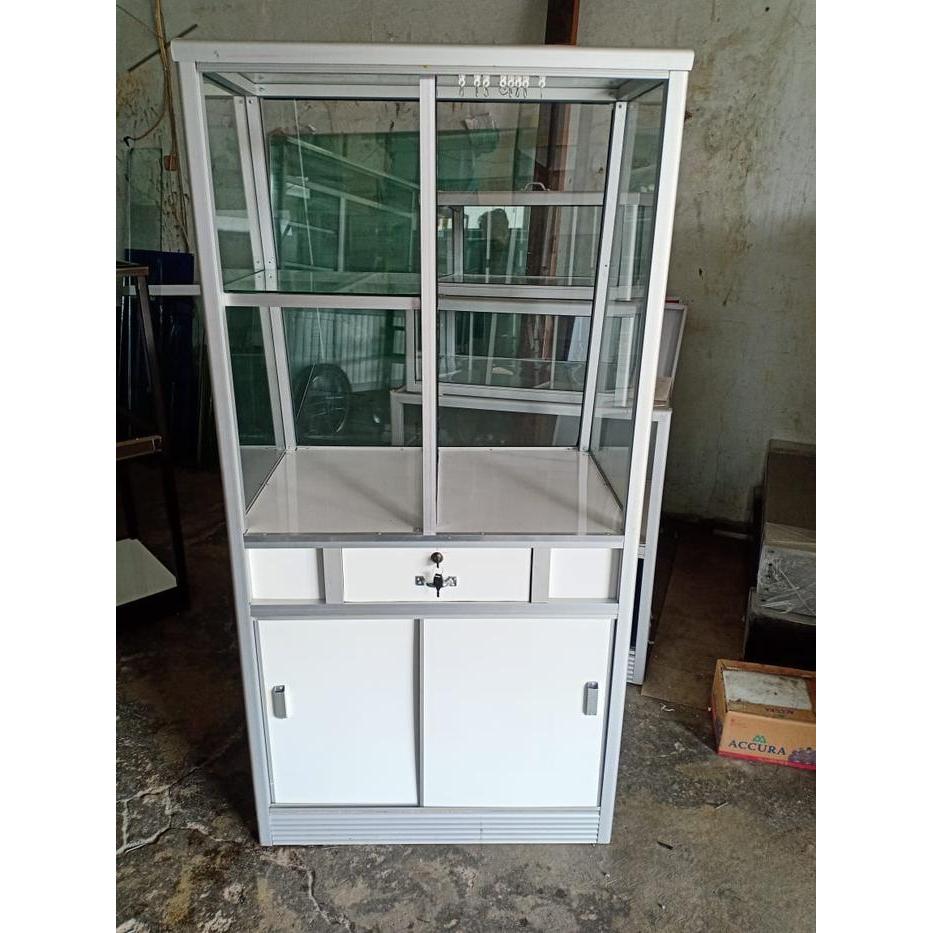 etalase makanan kecil