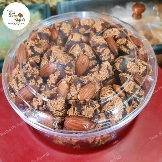 Kue Coklat Mede Almond Special (Sandy Cookies) LS
