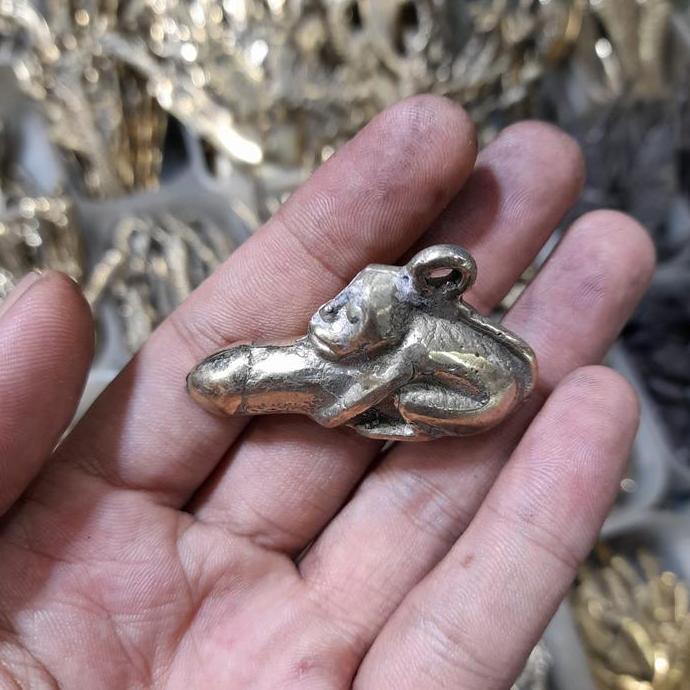 BARANG ANTIK LEONTIN KUNINGAN