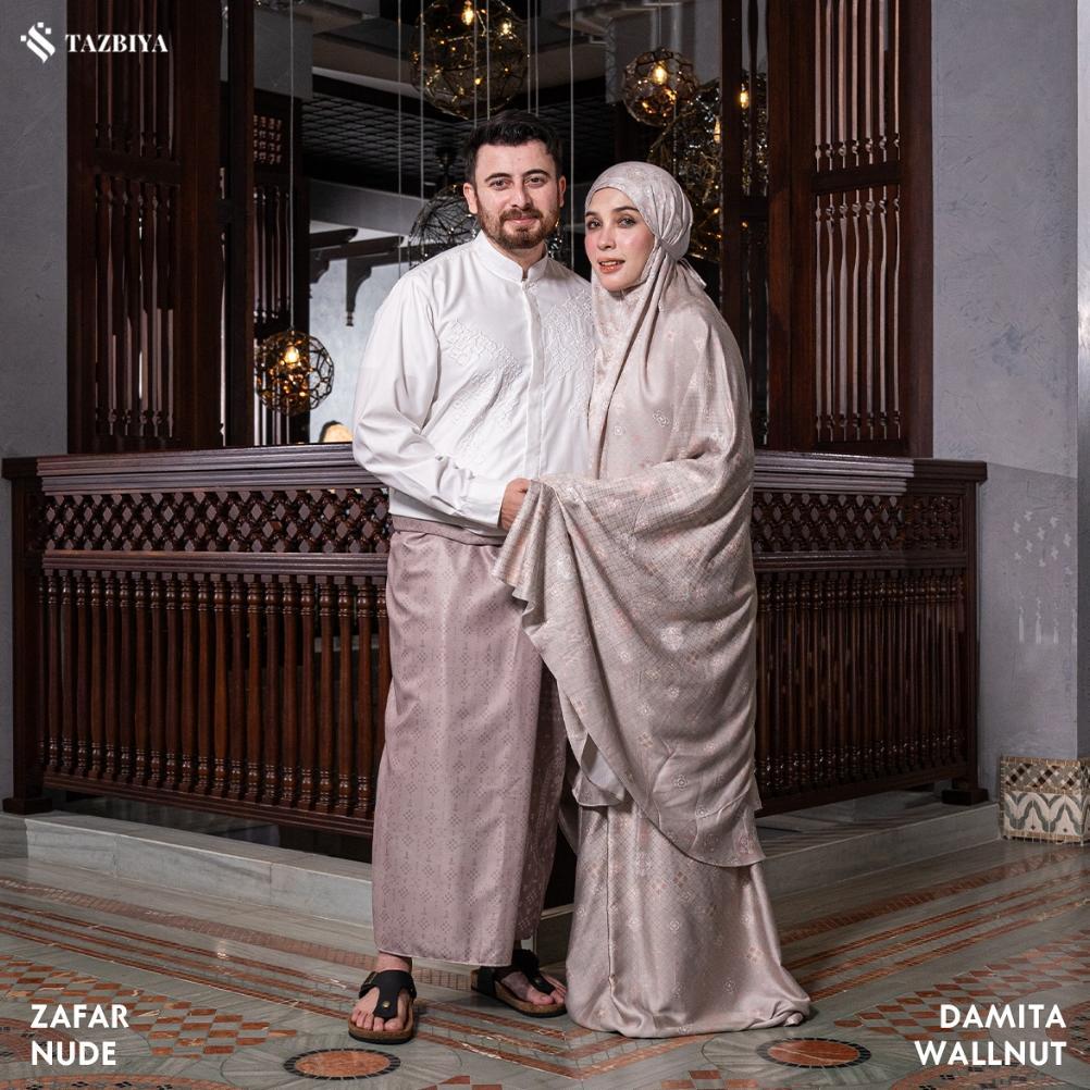 hot product tazbiya - gift set couple mukena & sarung (raya hampers gift box raya couple isi mukena 