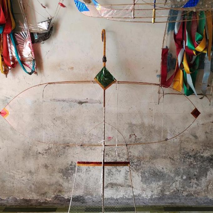 layangan dan pitu-pitu satu set