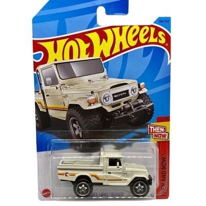 Hot Wheels Toyota Land Cruiser Diecast Beige White SUV Pickup Truck