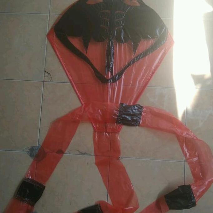layangan ular merah ekor panjang