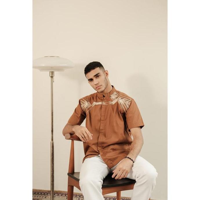 LARUSSO Kemeja Koko Bordir Panjang - Orange Brick