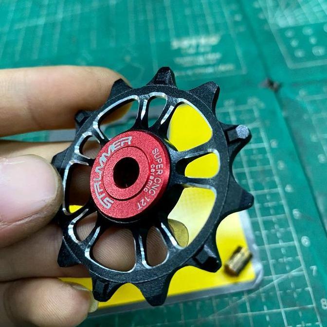 Strummer Bicycle Pulley Wheel SUPER CNC 12T CERAMIC STRUMMER Hitam Satuan - Pulley Strummer 12 T Cer