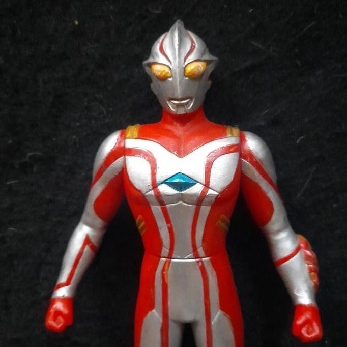 UHS Ultra Hero Series 16 Cm Ultraman Mebius by Bandai 2009