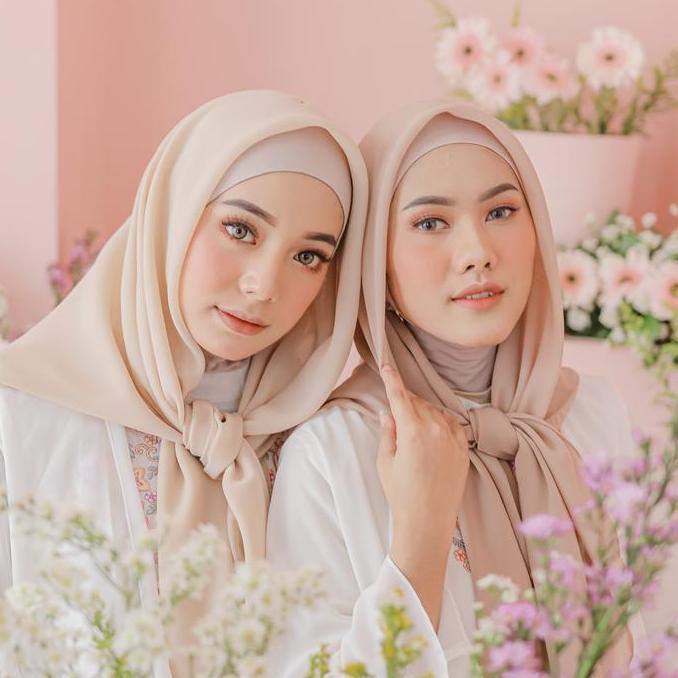 Chiusura- Rifanyhijab Bella Square Premium Wanita Muslim Jilbab Empat Pollycotton Plain Square