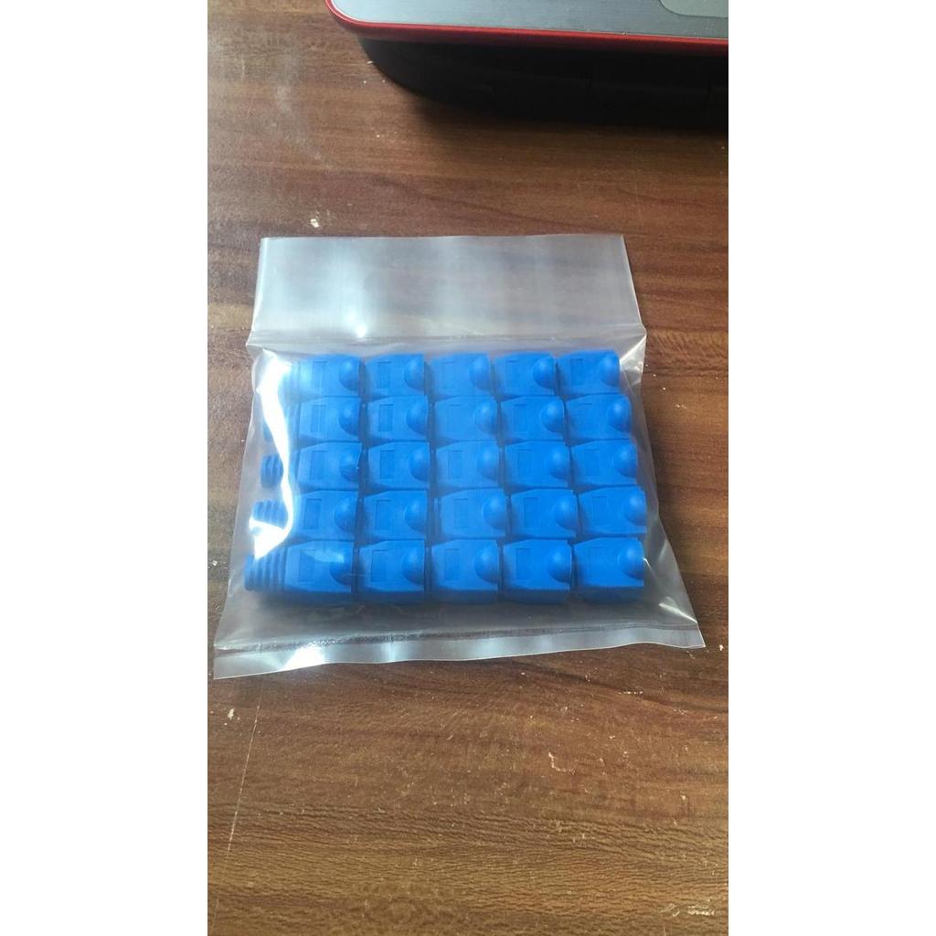 plug boot biru