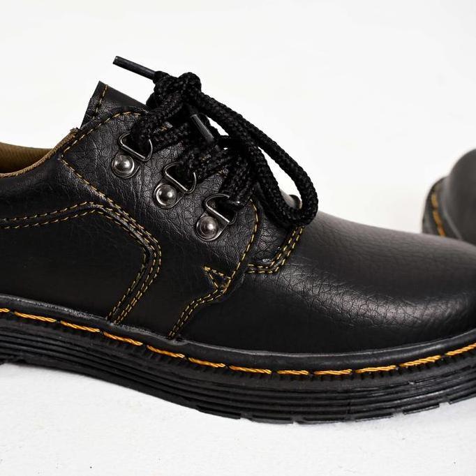 New Caraka Footwear Sepatu Low Boots 3 Hole Pria Hitam - Rexa Series
