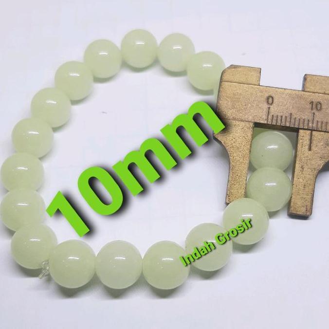 Gelang Batu Menyala  Di Tempat Gelap