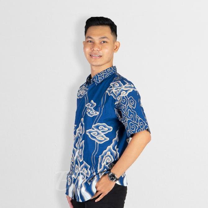 New BATIK TRUSMI Kemeja Lengan Pendek Hem Pria Batik Tulis Premium Motif Mega Mendung Langit Biru Ka